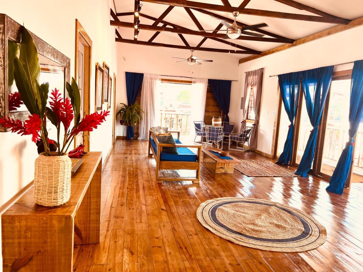 Casa Le Parc - Main Street Hotel Bocas del Toro Exterior photo