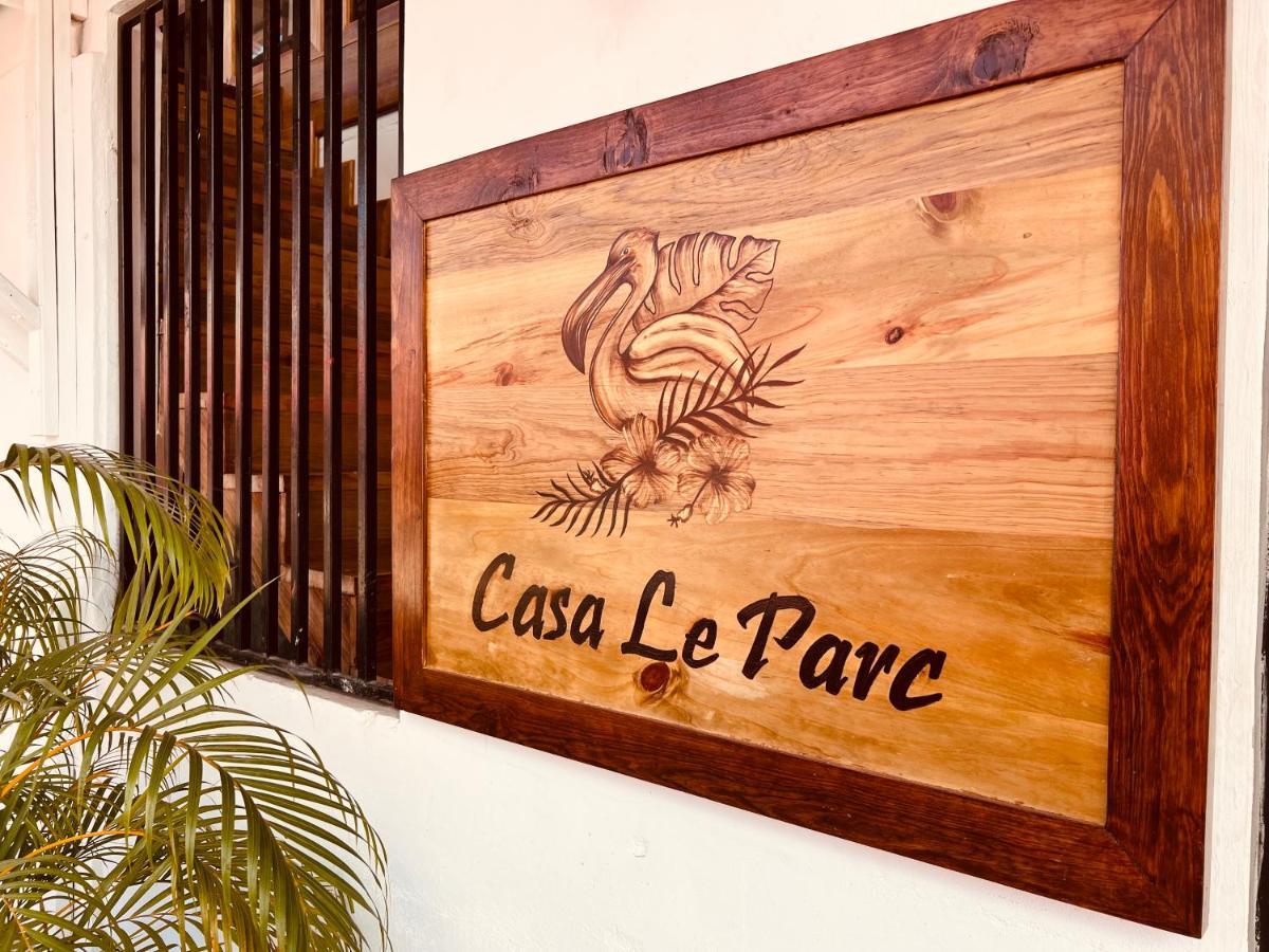 Casa Le Parc - Main Street Hotel Bocas del Toro Exterior photo