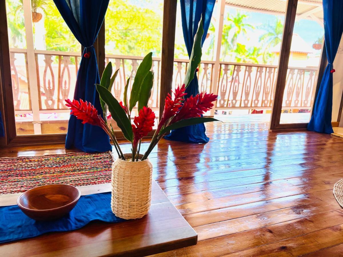 Casa Le Parc - Main Street Hotel Bocas del Toro Exterior photo