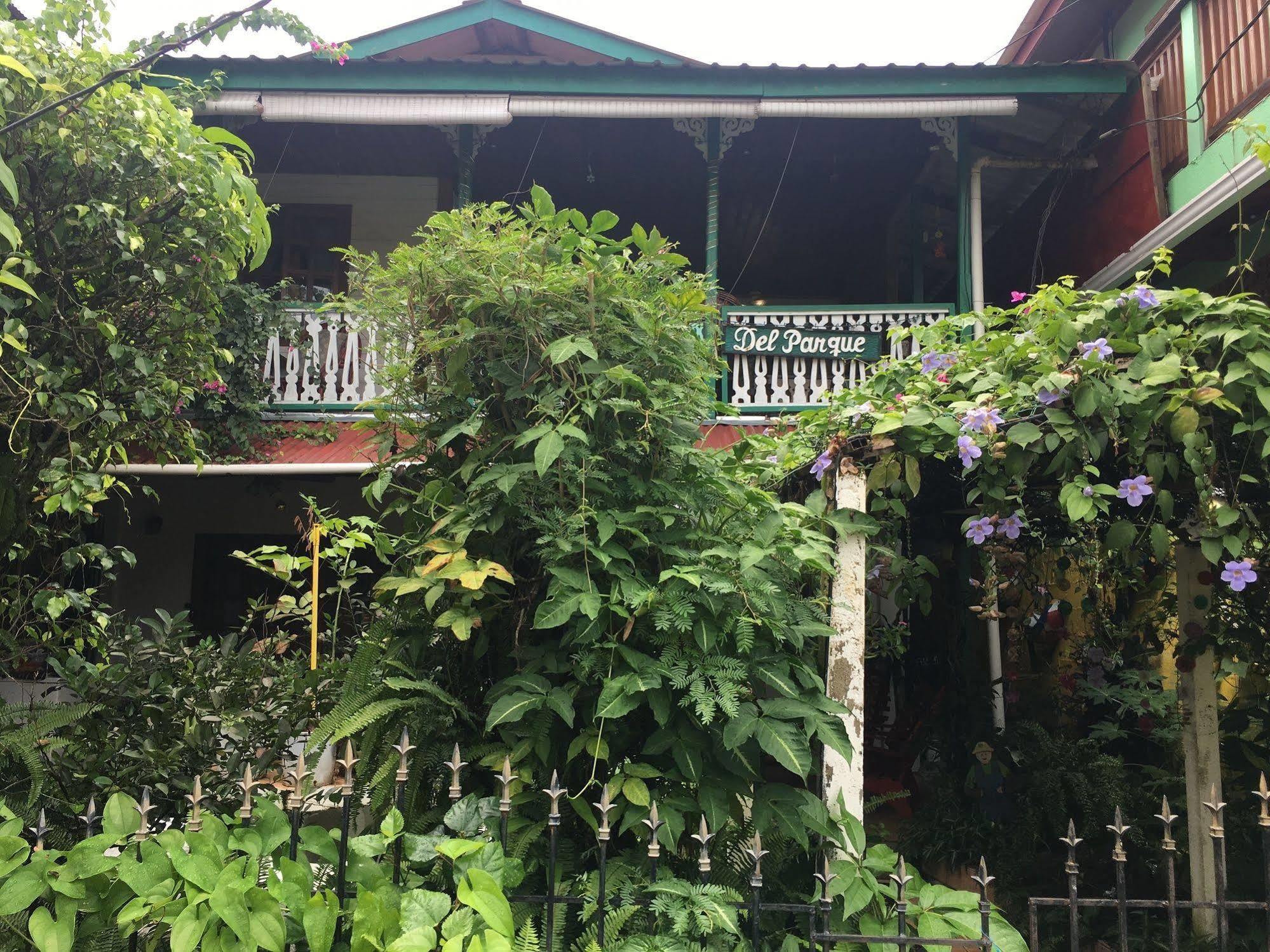 Casa Le Parc - Main Street Hotel Bocas del Toro Exterior photo