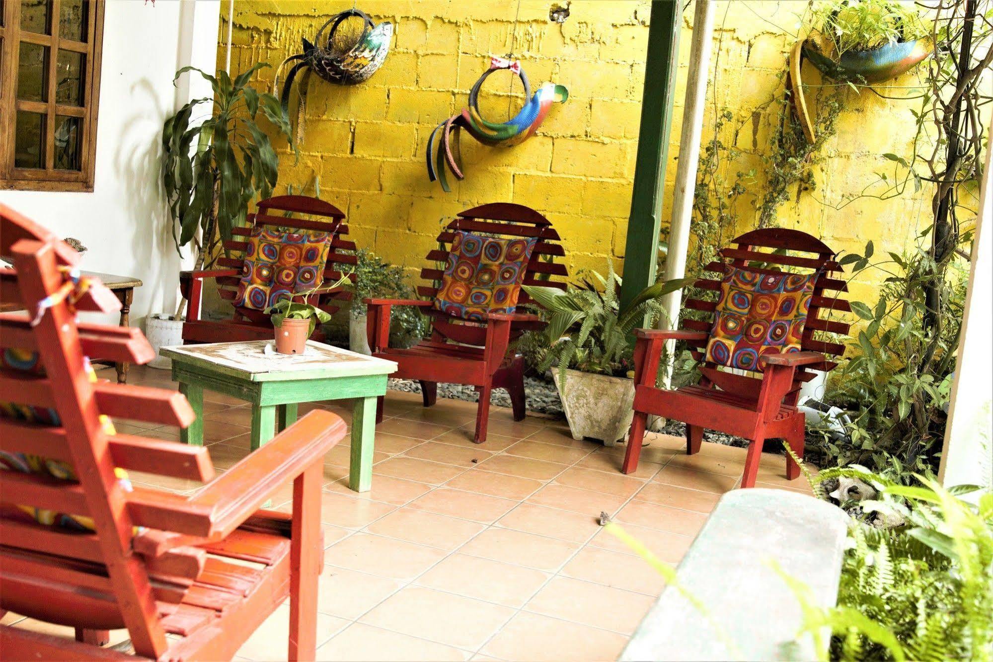 Casa Le Parc - Main Street Hotel Bocas del Toro Exterior photo